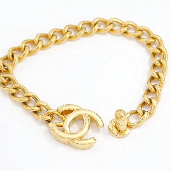CHANEL CC Logo TurnLock Vintage Bracelet 6.9" Gold Tone 96P Auth w/Box #24055 - Picture 4 of 6